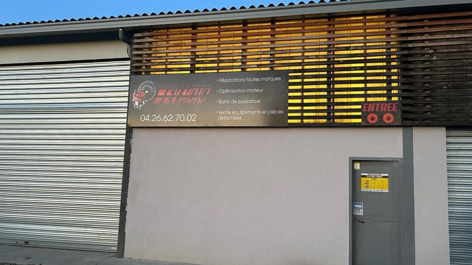 Devanture du garage EV Moto - Spécialiste réparations et optimisation moteur